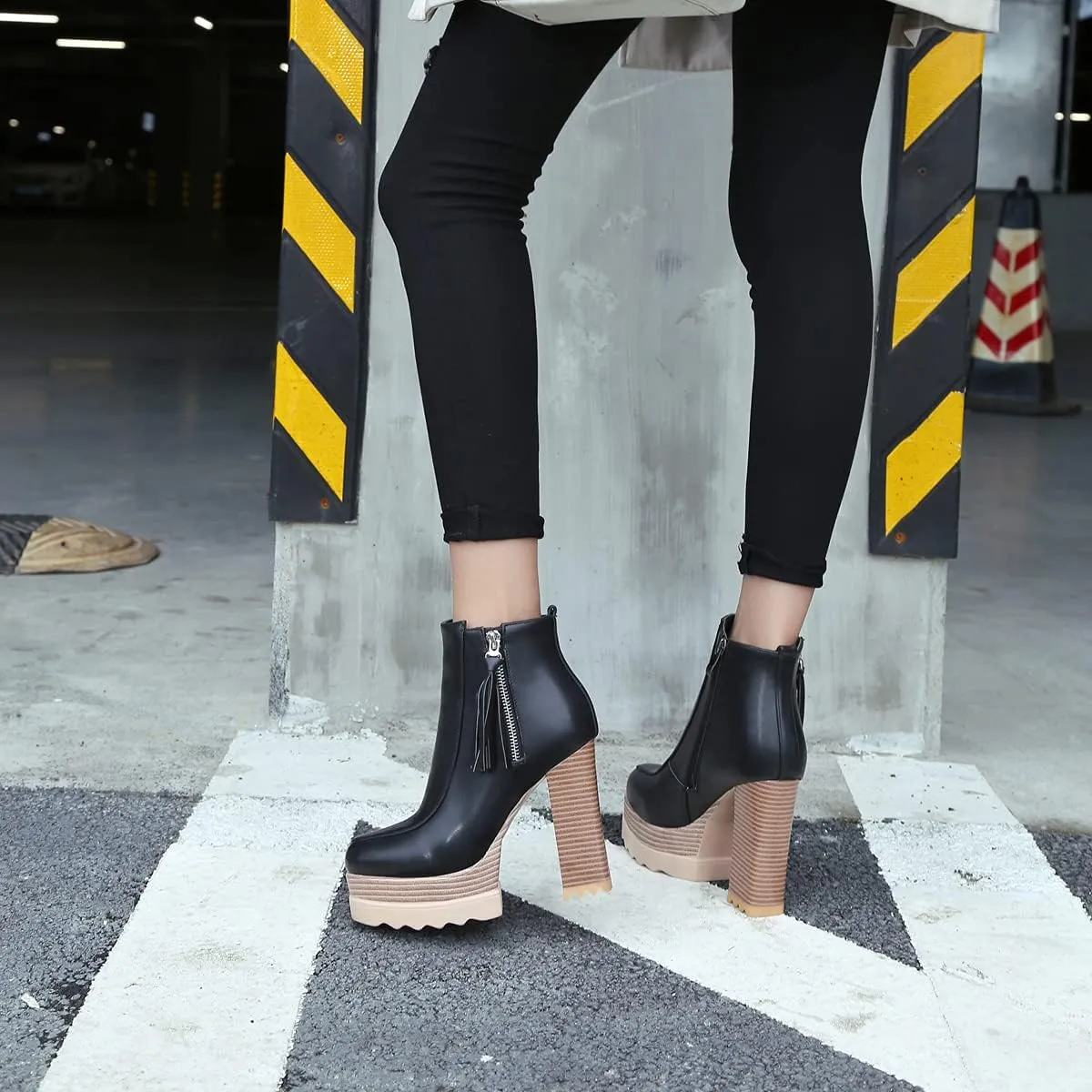 LEHOOR Women Platform Booties Chunky Block Heel Round Toe Ankle Boots With Side Zipper Fringe 4 inch Stacked Heel Lug Sole Short Boots Winter Warm for Ladies Fashion Wedding Booties 4-11 M US