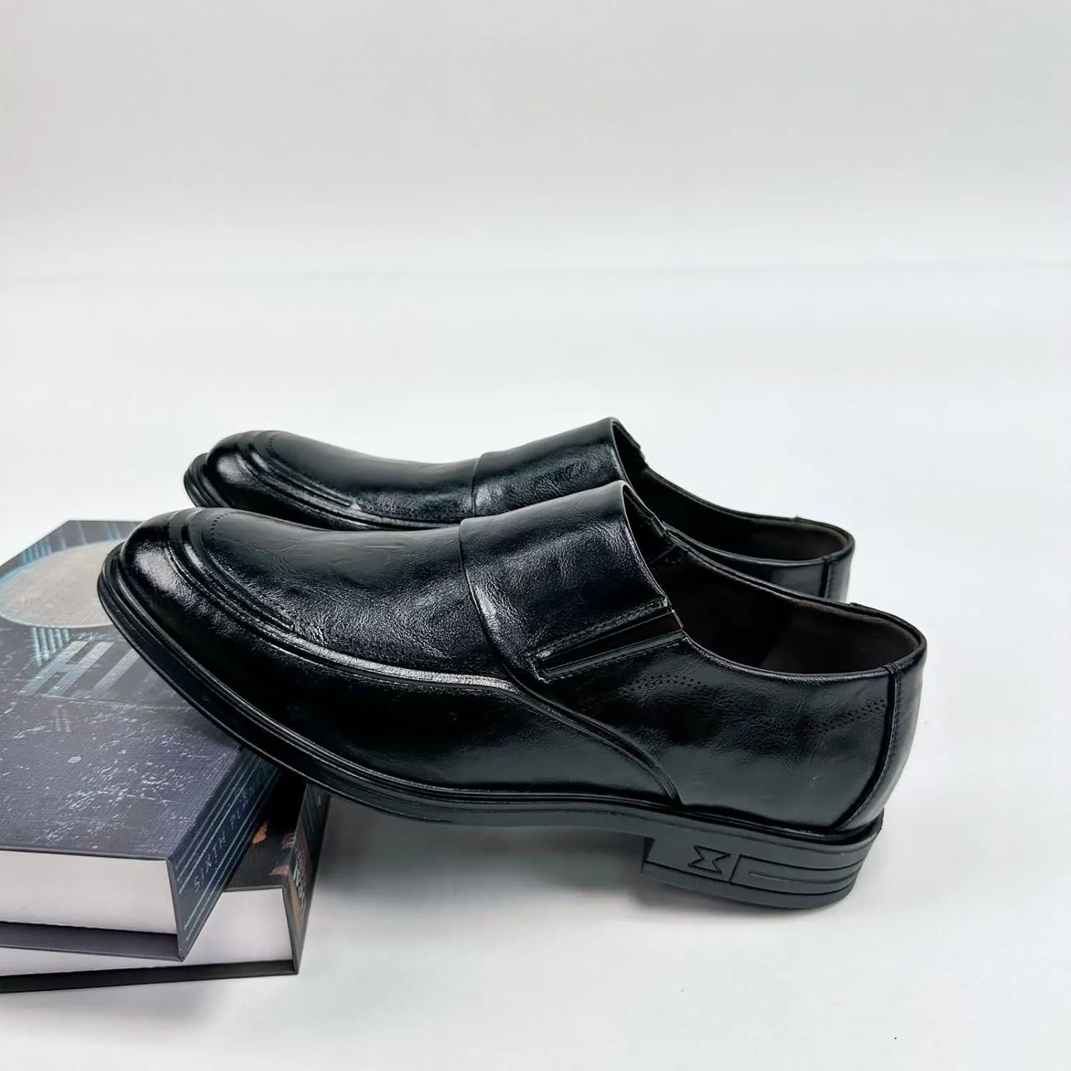 Men's Retro Leather Slip on Loafers Casual Business Dress Shoes Classic Comfortable Side Elastic Band Low top Anti-Slip Oxford Business Work Shoes
