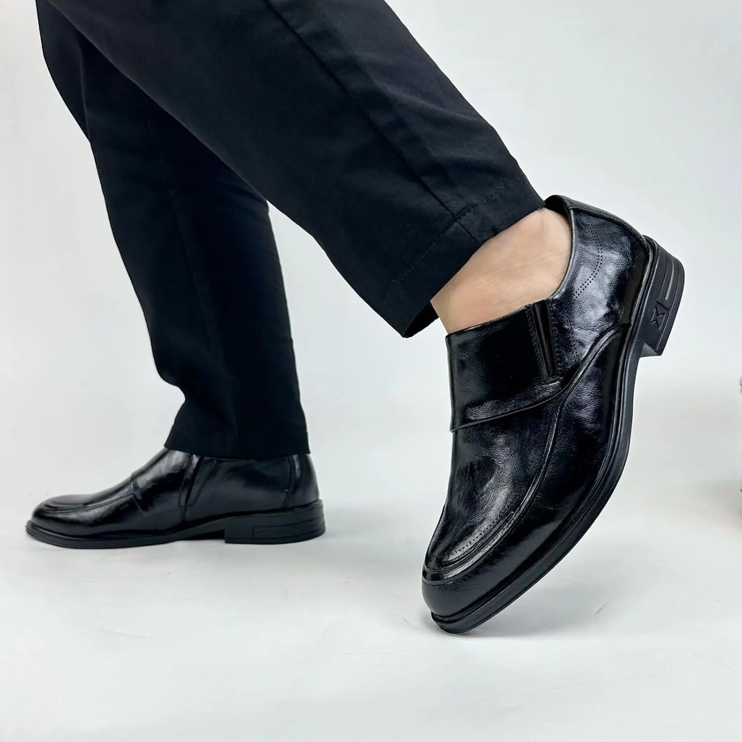 Men's Retro Leather Slip on Loafers Casual Business Dress Shoes Classic Comfortable Side Elastic Band Low top Anti-Slip Oxford Business Work Shoes