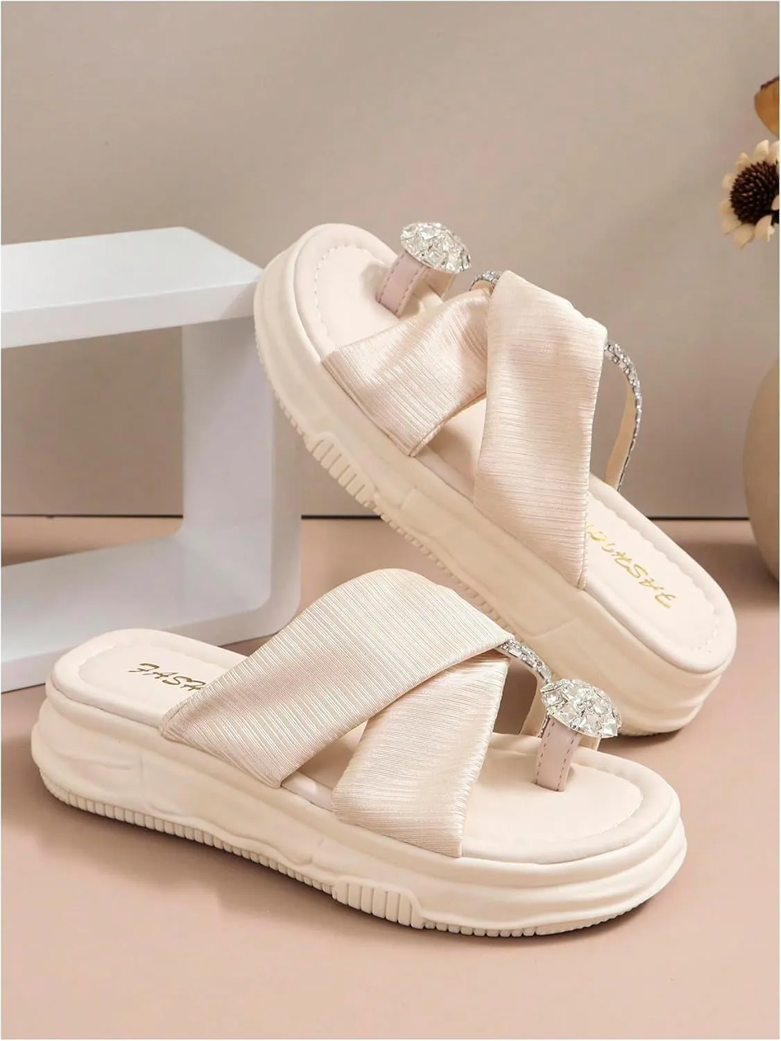 OYOANGLE Women's Rhinestone Crossed Strap Toe Ring Sandals Comfy Platform Flip Flops Elegant Outdoor Slippers