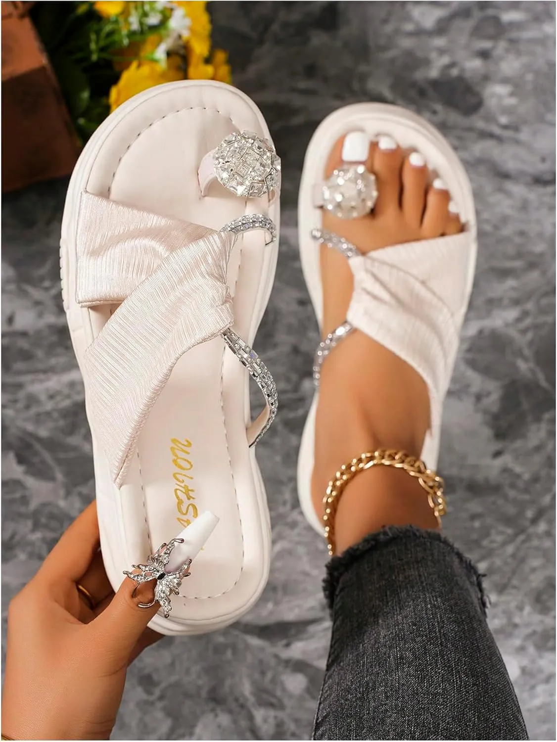 OYOANGLE Women's Rhinestone Crossed Strap Toe Ring Sandals Comfy Platform Flip Flops Elegant Outdoor Slippers