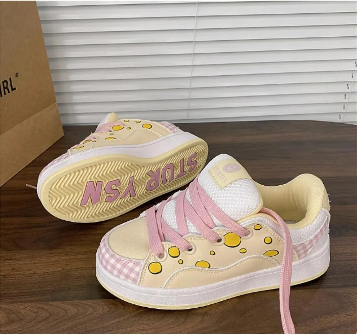 Retro Cartoon-Style Walking Cute Sneakers for Women and Teens – Fun Pastel Stylish Low-Top Shoes with Pastel Bubble Pattern and Comfortable Fit