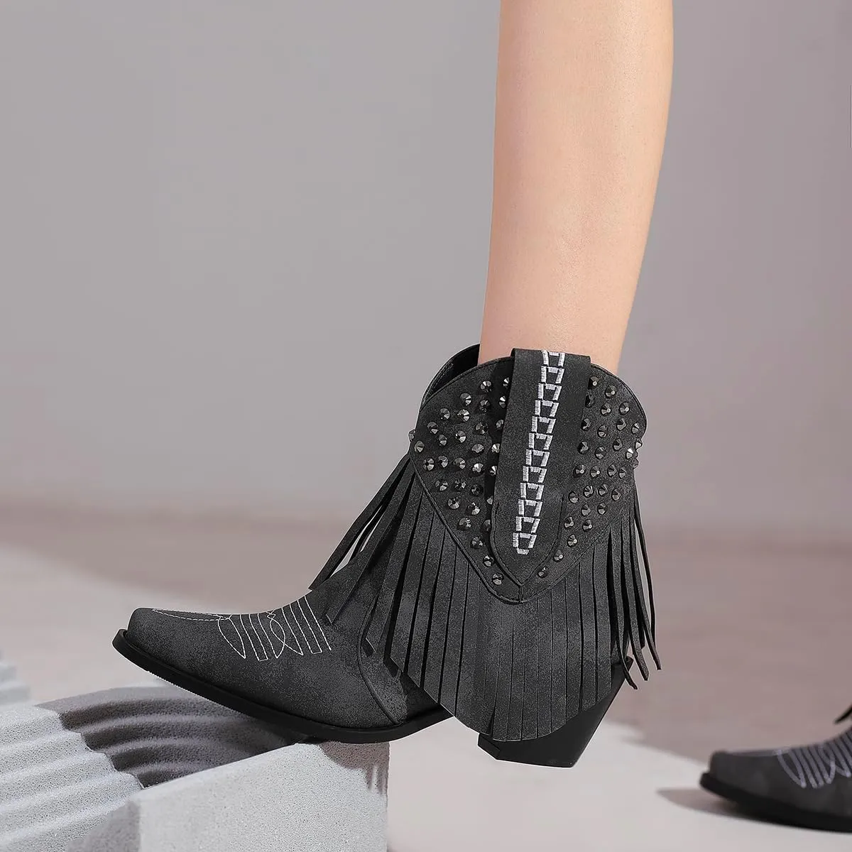 Tassel Ankle Cowboy Boots Woman Embroider Fringe Western Boots Round Toe Chunky Heel Pull On Cowgirl Boots