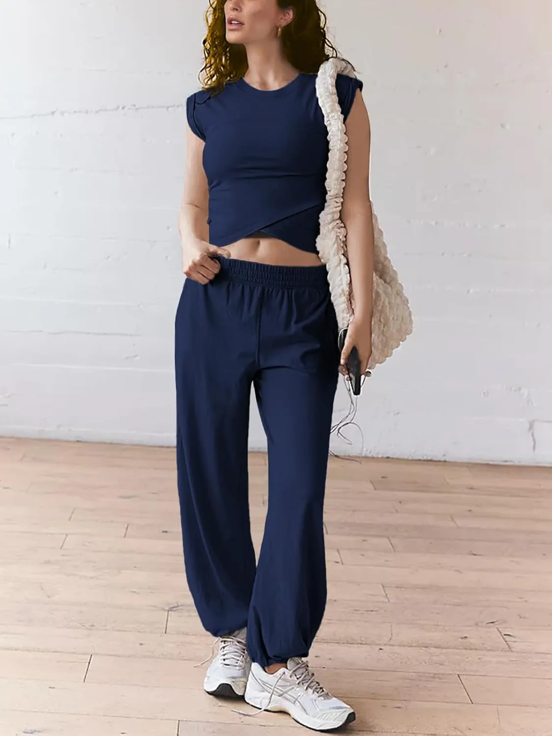 Women 2 Piece Outfit Set Loungewear Cropped Tops and Jogger Sweatpant Matching Set Coordinated Sweatsuit with Pockets
