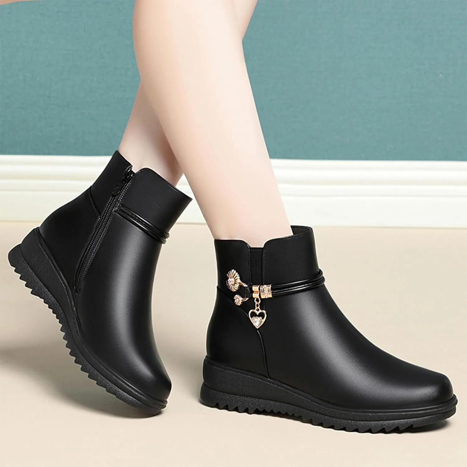 Women's Leather Platform Wedge Heel Ankle Boots Comfortable Round Toe Warm Fur Lining Side Zipper Non-slip Lug Sole Winter Ankle Boots Outdoor Work Walking Snow Boots