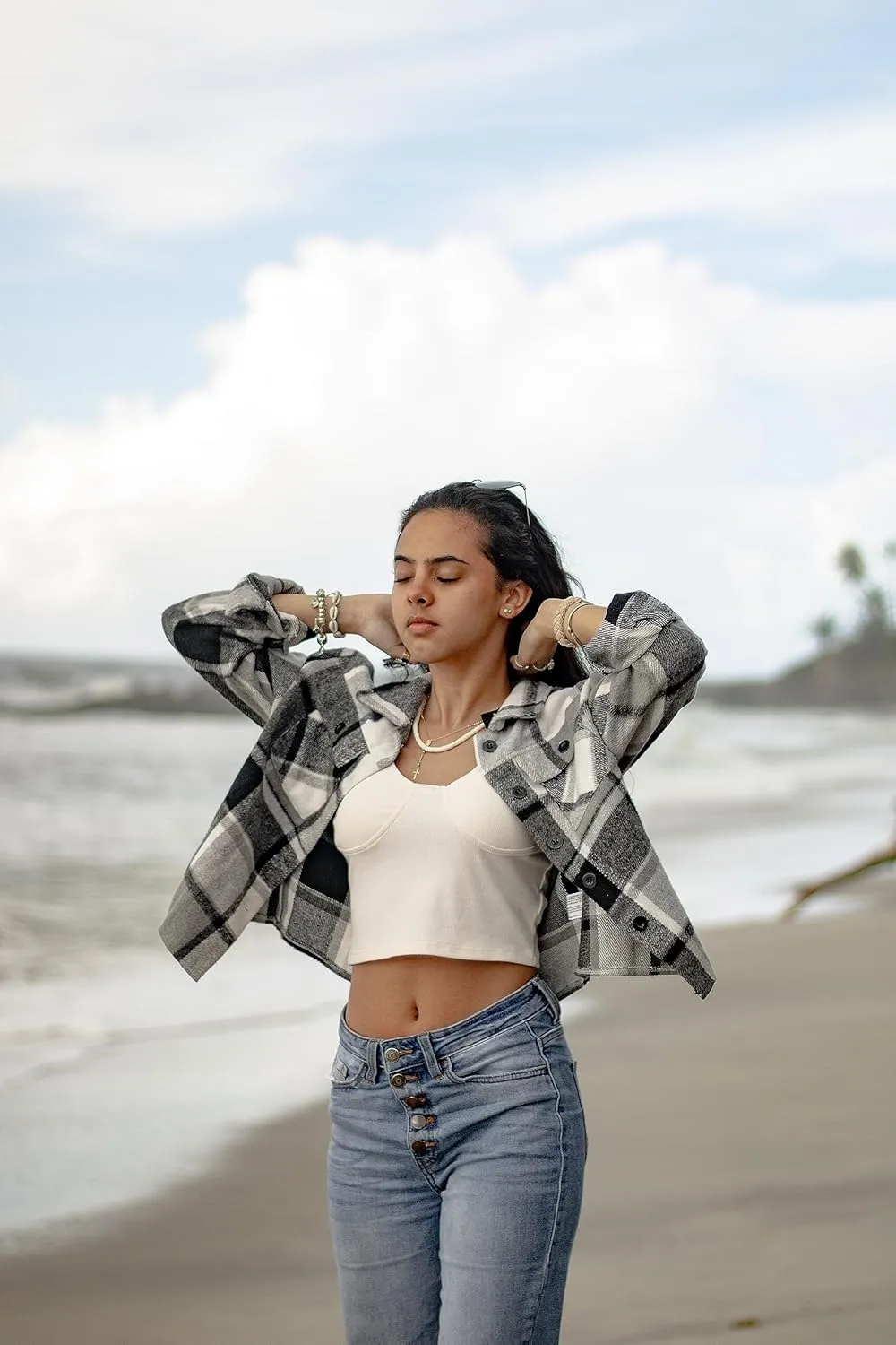 Zeagoo Flannels for Women Cropped Shacket Jacket Fashion Plaid Button Down Shirt 2025 Fall Coat Tops