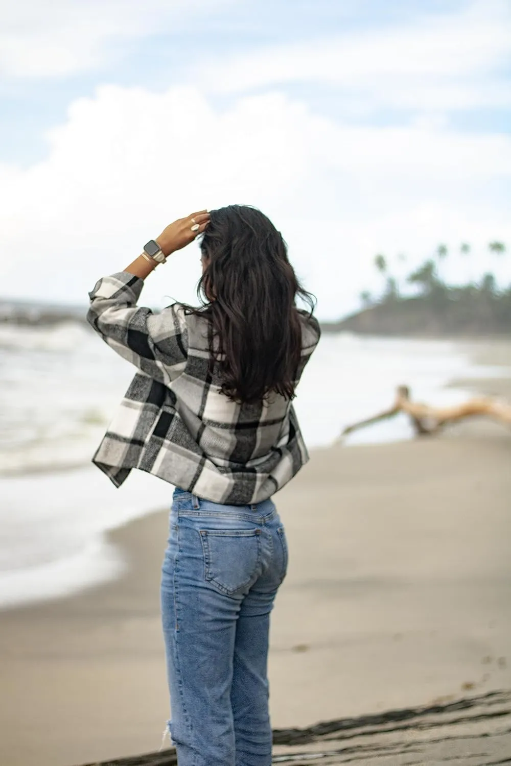 Zeagoo Flannels for Women Cropped Shacket Jacket Fashion Plaid Button Down Shirt 2025 Fall Coat Tops